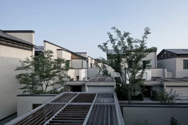 项目中公共空间与私密空间相互嵌套，空间感触丰硕
