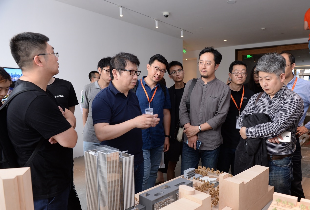 来访结合毕业设计高校师生参观918博天堂办公空间